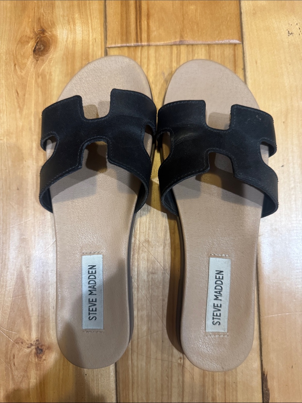 Steve Madden Black and Tan Slide Sandals